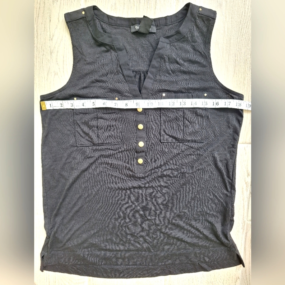 White House Black Market Black sleeveless V-neck button front shirt - size small - Picture 4 of 9